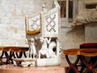 Cattedra_vescovo_Elia_Bari_2005.jpg